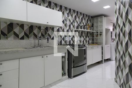 Apartamento à venda com 392m², 4 quartos e 2 vagas Apartamento à venda com 392m², 4 quartos e 2 vagasCozinha