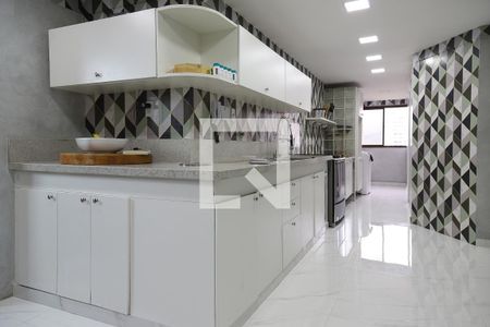 Apartamento à venda com 392m², 4 quartos e 2 vagas Apartamento à venda com 392m², 4 quartos e 2 vagasCozinha