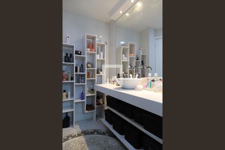 Apartamento à venda com 392m², 4 quartos e 2 vagas Apartamento à venda com 392m², 4 quartos e 2 vagasBanheiro da suíte 1