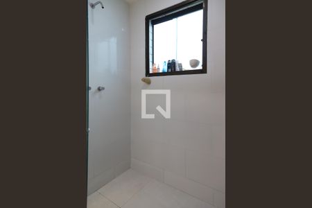 Apartamento à venda com 392m², 4 quartos e 2 vagas Apartamento à venda com 392m², 4 quartos e 2 vagasBanheiro da suíte 1