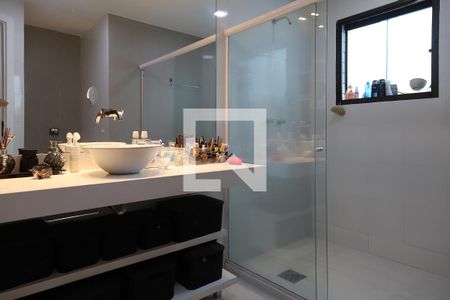 Apartamento à venda com 392m², 4 quartos e 2 vagas Apartamento à venda com 392m², 4 quartos e 2 vagasBanheiro da suíte 1