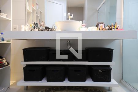 Apartamento à venda com 392m², 4 quartos e 2 vagas Apartamento à venda com 392m², 4 quartos e 2 vagasBanheiro da suíte 1