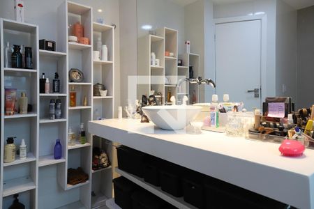 Apartamento à venda com 392m², 4 quartos e 2 vagas Apartamento à venda com 392m², 4 quartos e 2 vagasBanheiro da suíte 1