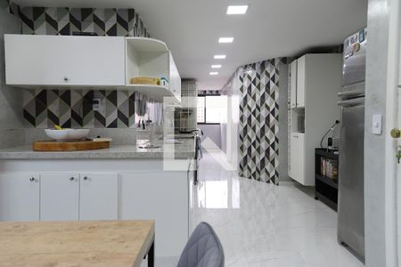 Apartamento à venda com 392m², 4 quartos e 2 vagas Apartamento à venda com 392m², 4 quartos e 2 vagasCozinha