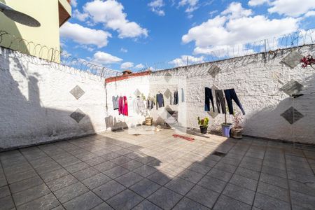 Casa à venda com 246m², 4 quartos e 3 vagasQuintal dos Fundos