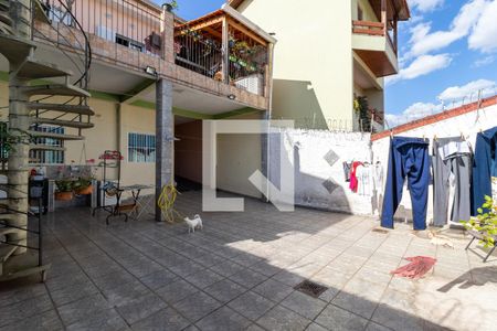 Casa à venda com 246m², 4 quartos e 3 vagasQuintal dos Fundos