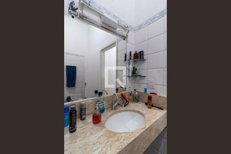 Casa à venda com 246m², 4 quartos e 3 vagasBanheiro da Suíte