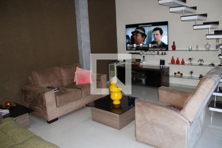 Sala de casa para alugar com 4 quartos, 210m² em Vila Virginia, Itaquaquecetuba