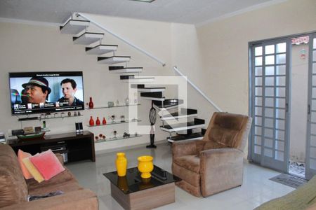 Sala de casa para alugar com 4 quartos, 210m² em Vila Virginia, Itaquaquecetuba