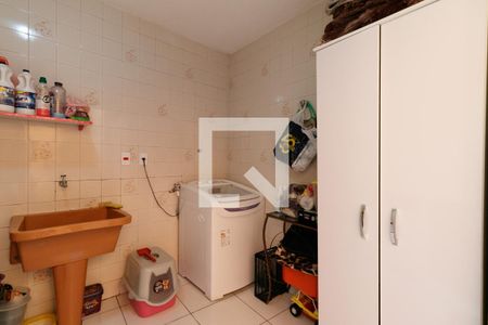 Casa à venda com 230m², 5 quartos e 4 vagas Casa à venda com 230m², 5 quartos e 4 vagasÁrea de Serviço