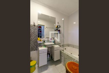 Casa à venda com 230m², 5 quartos e 4 vagas Casa à venda com 230m², 5 quartos e 4 vagasBanheiro suíte