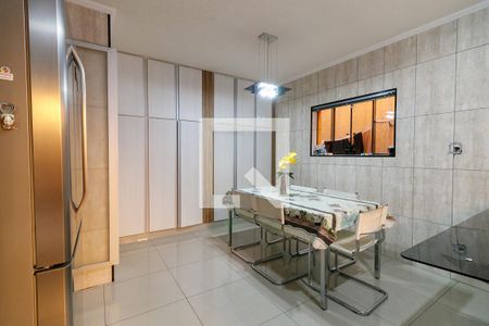 Casa à venda com 230m², 5 quartos e 4 vagas Casa à venda com 230m², 5 quartos e 4 vagasCozinha