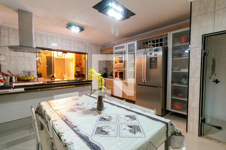 Casa à venda com 230m², 5 quartos e 4 vagas Casa à venda com 230m², 5 quartos e 4 vagasCozinha