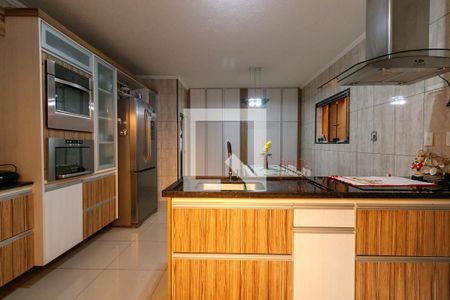 Casa à venda com 230m², 5 quartos e 4 vagas Casa à venda com 230m², 5 quartos e 4 vagasCozinha