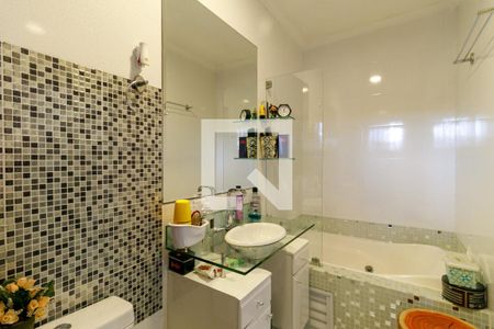 Casa à venda com 230m², 5 quartos e 4 vagas Casa à venda com 230m², 5 quartos e 4 vagasBanheiro suíte
