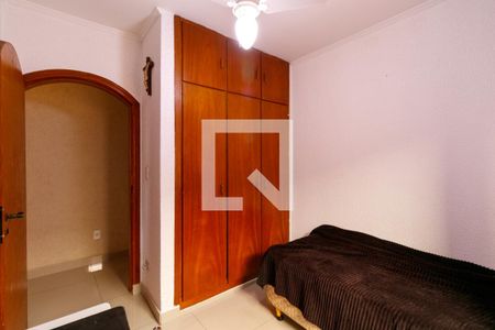 Casa à venda com 230m², 5 quartos e 4 vagas Casa à venda com 230m², 5 quartos e 4 vagasQuarto 2