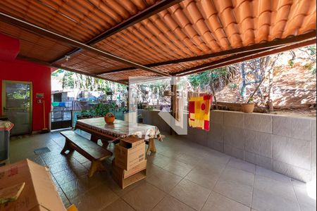 Casa à venda com 360m², 3 quartos e 2 vagas Casa à venda com 360m², 3 quartos e 2 vagasVaranda