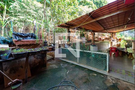 Casa à venda com 360m², 3 quartos e 2 vagas Casa à venda com 360m², 3 quartos e 2 vagasQuintal