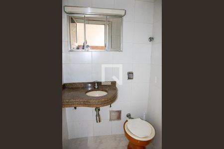 Casa à venda com 200m², 3 quartos e 2 vagas Casa à venda com 200m², 3 quartos e 2 vagasBanheiro 2