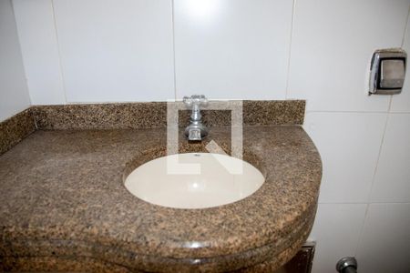 Casa à venda com 200m², 3 quartos e 2 vagas Casa à venda com 200m², 3 quartos e 2 vagasBanheiro 2