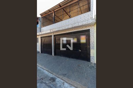 Casa à venda com 250m², 3 quartos e 2 vagas Casa à venda com 250m², 3 quartos e 2 vagasFachada