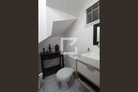 Casa de condomínio à venda com 109m², 3 quartos e 3 vagasBanheiro