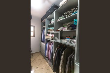 Casa à venda com 200m², 3 quartos e 3 vagas Casa à venda com 200m², 3 quartos e 3 vagasCloset suíte