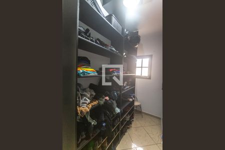 Casa à venda com 200m², 3 quartos e 3 vagas Casa à venda com 200m², 3 quartos e 3 vagasCloset suíte