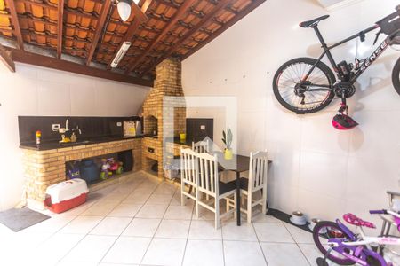 Casa à venda com 200m², 3 quartos e 3 vagas Casa à venda com 200m², 3 quartos e 3 vagasQuintal