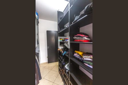 Casa à venda com 200m², 3 quartos e 3 vagas Casa à venda com 200m², 3 quartos e 3 vagasCloset suíte