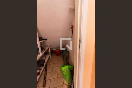 Casa à venda com 283m², 5 quartos e 2 vagas Casa à venda com 283m², 5 quartos e 2 vagasDepósito