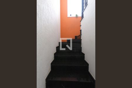 Casa à venda com 211m², 3 quartos e 5 vagasEscada