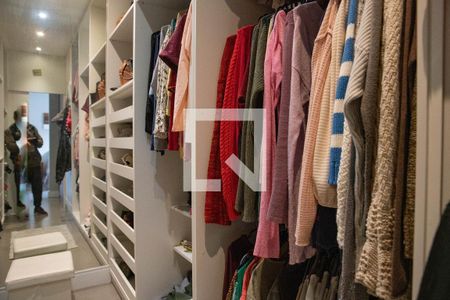 Casa à venda com 460m², 4 quartos e 2 vagasCloset da suíte 4