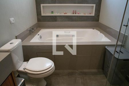 Casa à venda com 460m², 4 quartos e 2 vagasBanheiro da Suíte 4