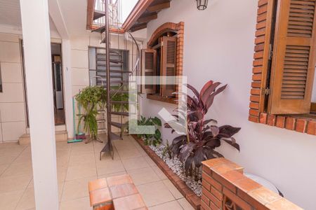 Casa à venda com 200m², 3 quartos e 2 vagas Casa à venda com 200m², 3 quartos e 2 vagasÁrea Externa / Escada terraço
