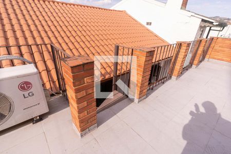 Casa à venda com 200m², 3 quartos e 2 vagas Casa à venda com 200m², 3 quartos e 2 vagasEscada do terraço
