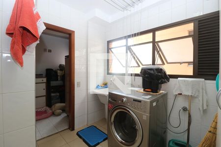 Apartamento para alugar com 144m², 3 quartos e 3 vagasÁrea de Serviço