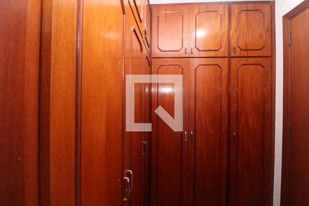 Apartamento para alugar com 144m², 3 quartos e 3 vagasSuíte 2 - Armários