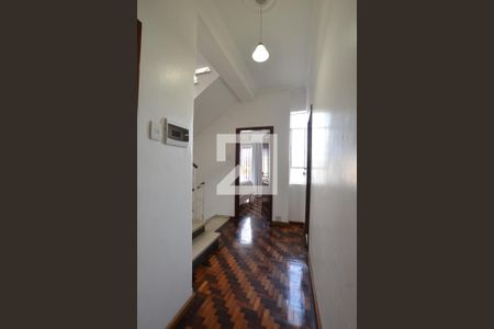 Casa à venda com 250m², 4 quartos e 2 vagasHall