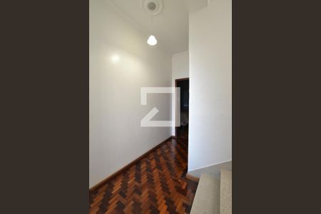 Casa à venda com 250m², 4 quartos e 2 vagasHall