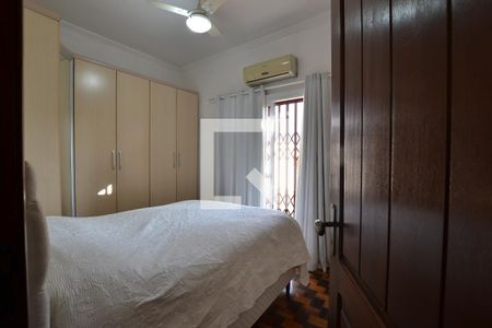 Casa à venda com 250m², 4 quartos e 2 vagasQuarto