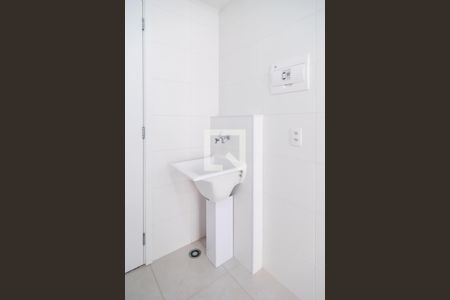 Sala / Cozinha / Área de Serviço de apartamento para alugar com 1 quarto, 27m² em Jardim Caravelas, São Paulo