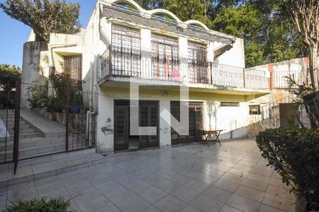Casa para alugar com 380m², 5 quartos e 3 vagasFachada posterior