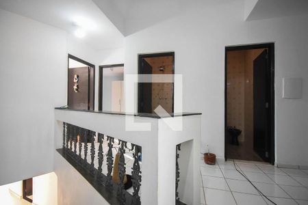 Casa para alugar com 380m², 5 quartos e 3 vagasCorredor piso superior