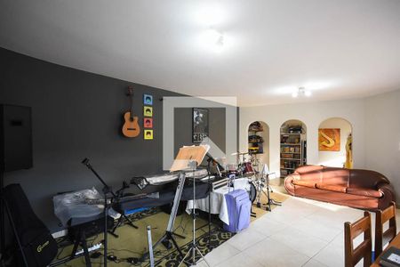 Casa para alugar com 380m², 5 quartos e 3 vagasSalão piso inferior