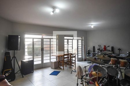 Casa para alugar com 380m², 5 quartos e 3 vagasSalão piso inferior