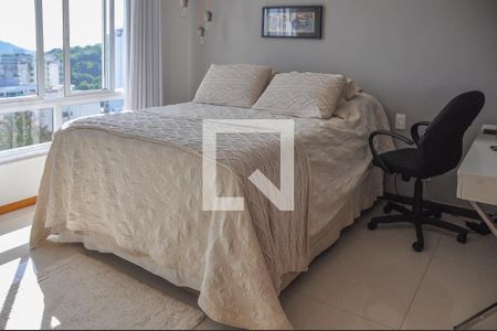 Apartamento à venda com 250m², 4 quartos e 2 vagas Apartamento à venda com 250m², 4 quartos e 2 vagasSuíte 2