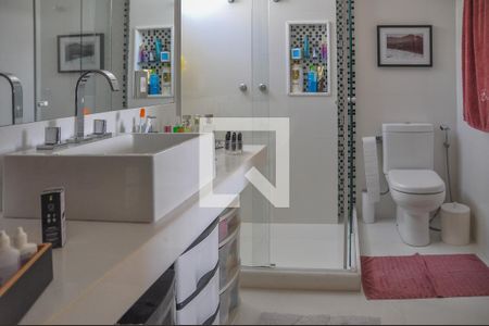 Apartamento à venda com 250m², 4 quartos e 2 vagas Apartamento à venda com 250m², 4 quartos e 2 vagasBanheiro da Suíte 4