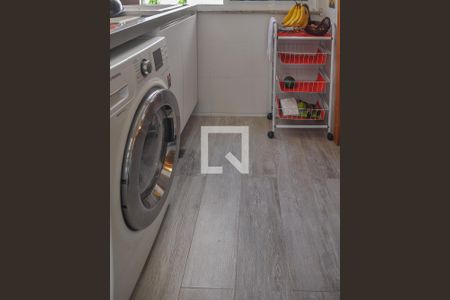 Apartamento à venda com 250m², 4 quartos e 2 vagas Apartamento à venda com 250m², 4 quartos e 2 vagasÁrea de Serviço