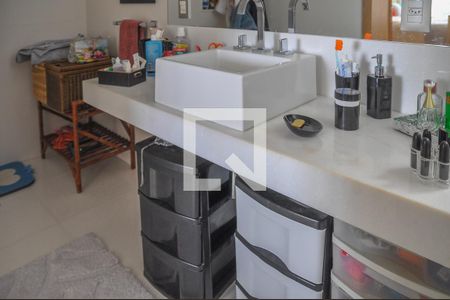 Apartamento à venda com 250m², 4 quartos e 2 vagas Apartamento à venda com 250m², 4 quartos e 2 vagasBanheiro da Suíte 4